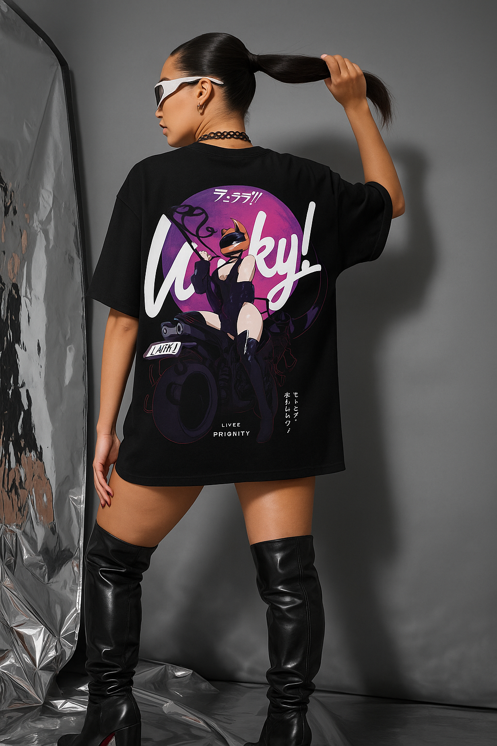 LUCKY CATWOMAN OVERSIZED BLACK GRAPHIC T-SHIRT – ANIME STREETWEAR FASHION